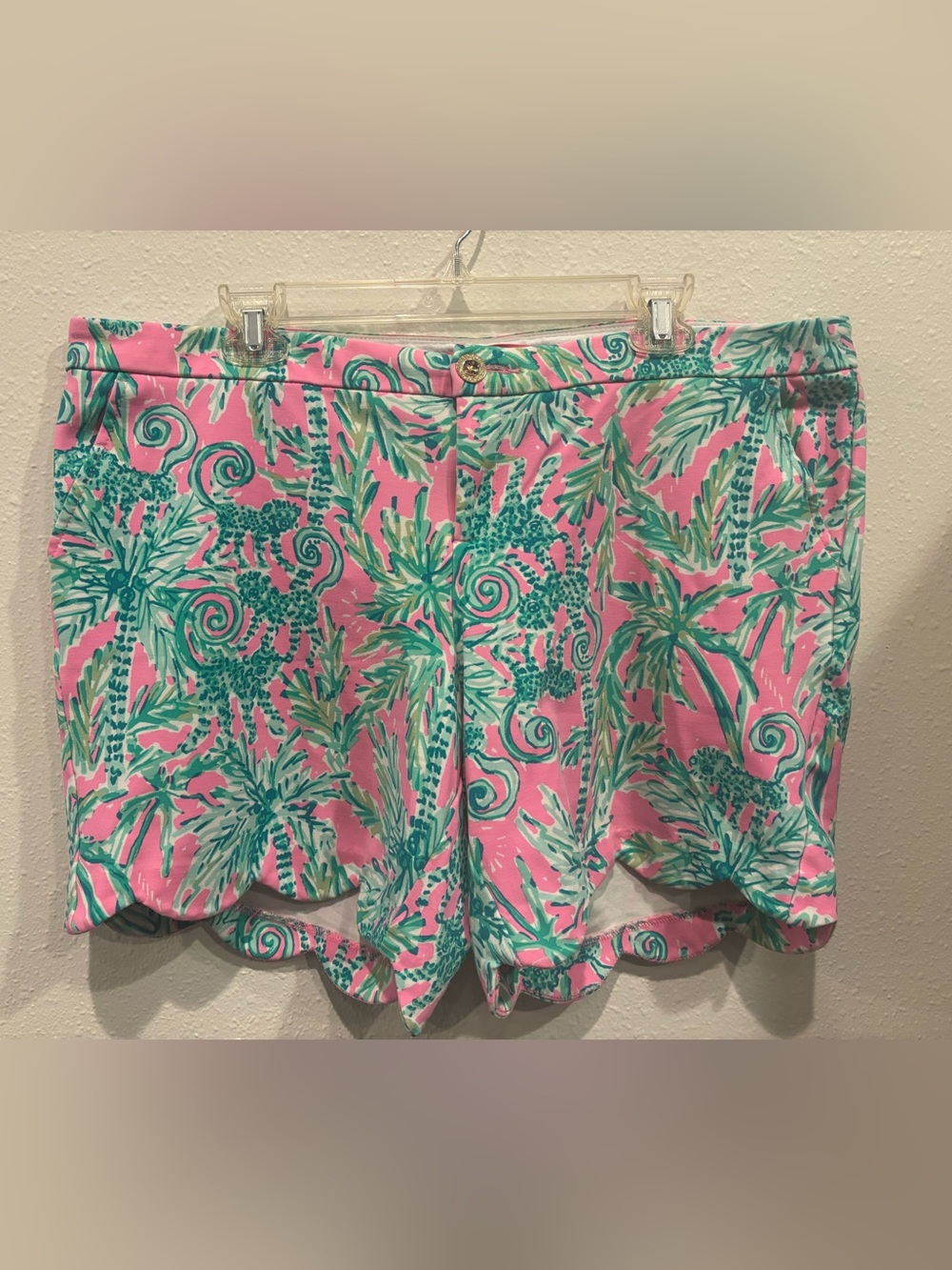 Lilly Pulitzer scalloped shorts 16